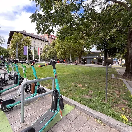 Vintage Loft - Free Private Parking - Metro - Tram - Ac Apartment