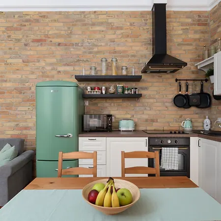 Vintage Loft - Free Private Parking - Metro - Tram - Ac