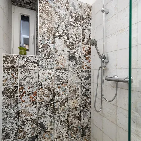 Vintage Loft - Free Private Parking - Metro - Tram - Ac Apartmán *