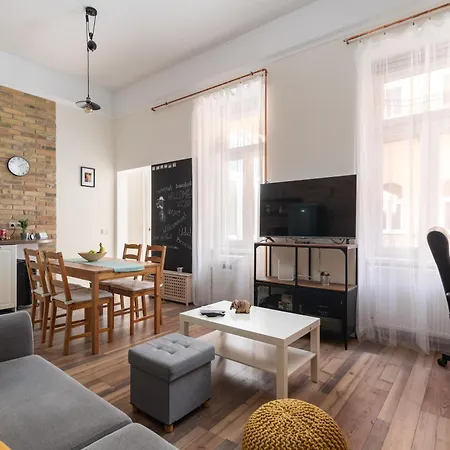 Vintage Loft - Free Private Parking - Metro - Tram - Ac Apartmán *