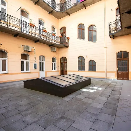 Vintage Loft - Free Private Parking - Metro - Tram - Ac