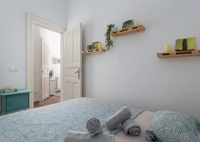 Vintage Loft - Free Private Parking - Metro - Tram - Ac