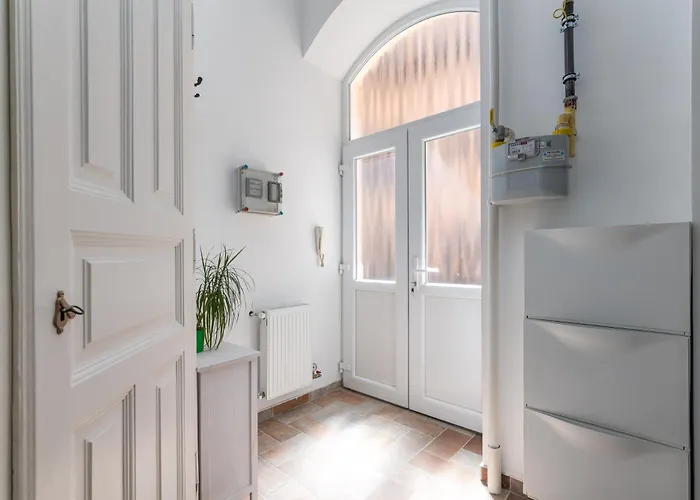 Apartmán Vintage Loft - Free Private Parking - Metro - Tram - Ac