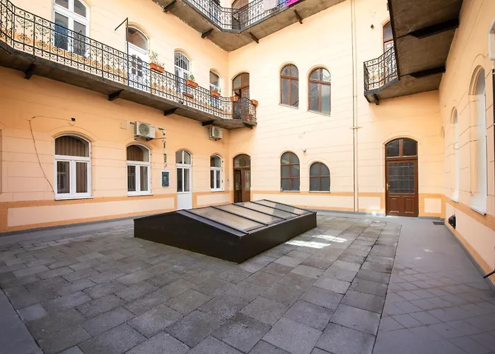 Vintage Loft - Free Private Parking - Metro - Tram - Ac