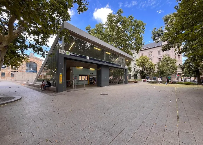 Vintage Loft - Free Private Parking - Metro - Tram - Ac *