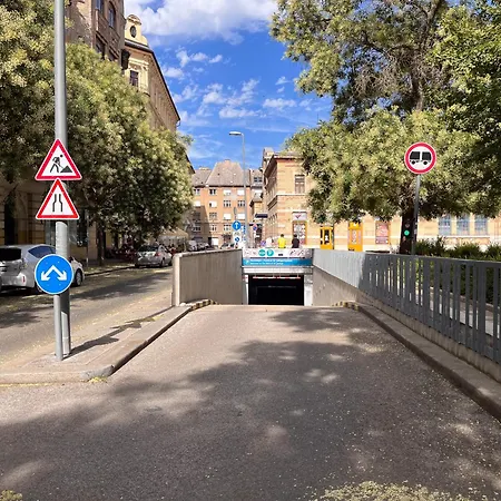 Vintage Loft - Free Private Parking - Metro - Tram - Ac Apartman
